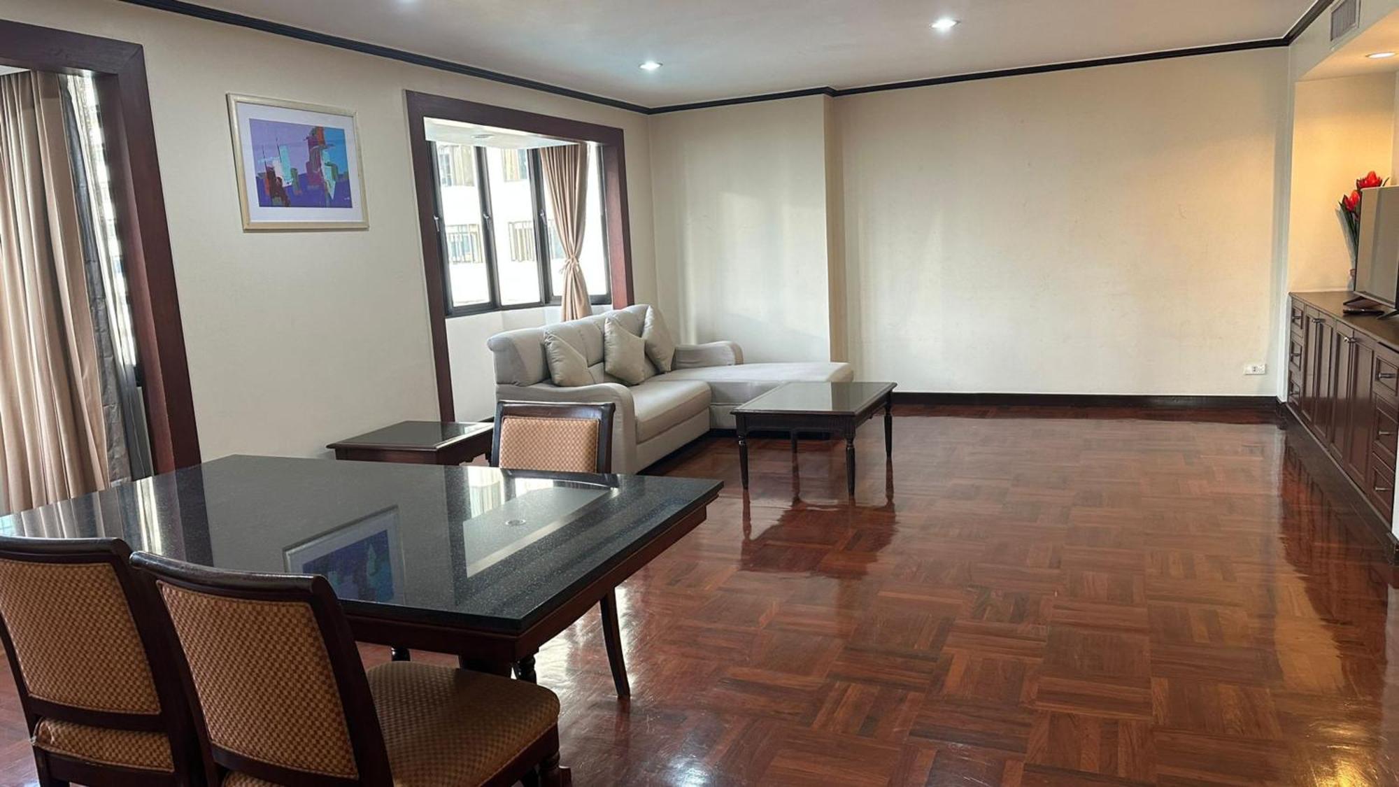 Отель Omni Tower Sukhumvit Nana Direct Бангкок Экстерьер фото