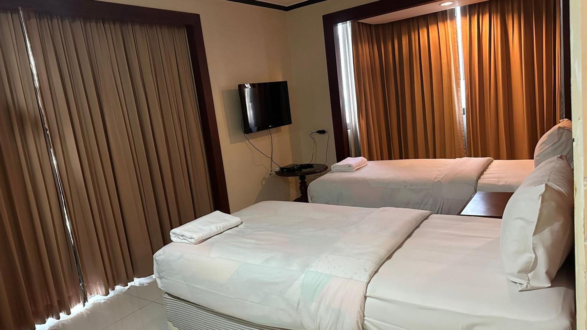 Отель Omni Tower Sukhumvit Nana Direct Бангкок Экстерьер фото