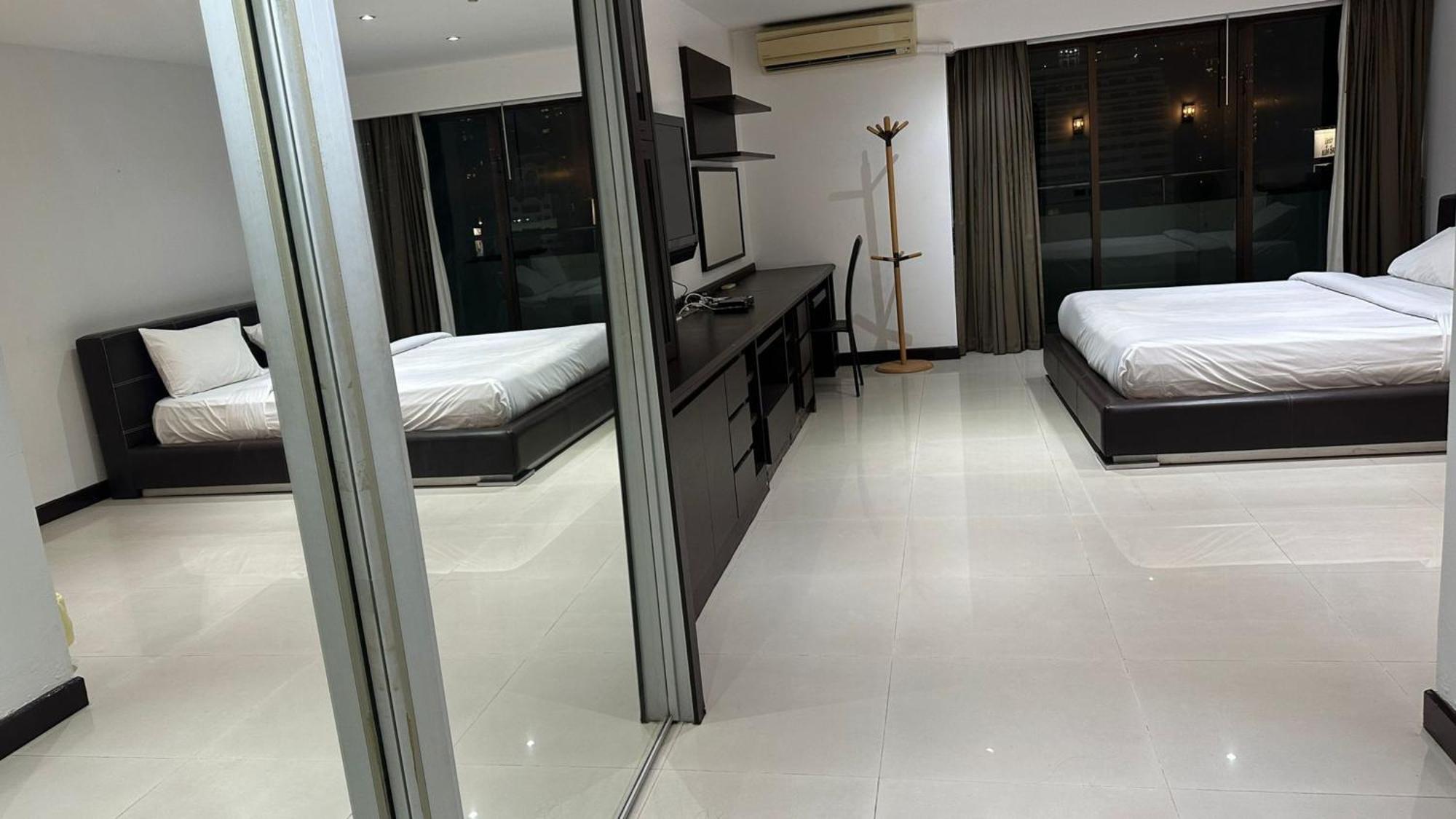 Отель Omni Tower Sukhumvit Nana Direct Бангкок Экстерьер фото