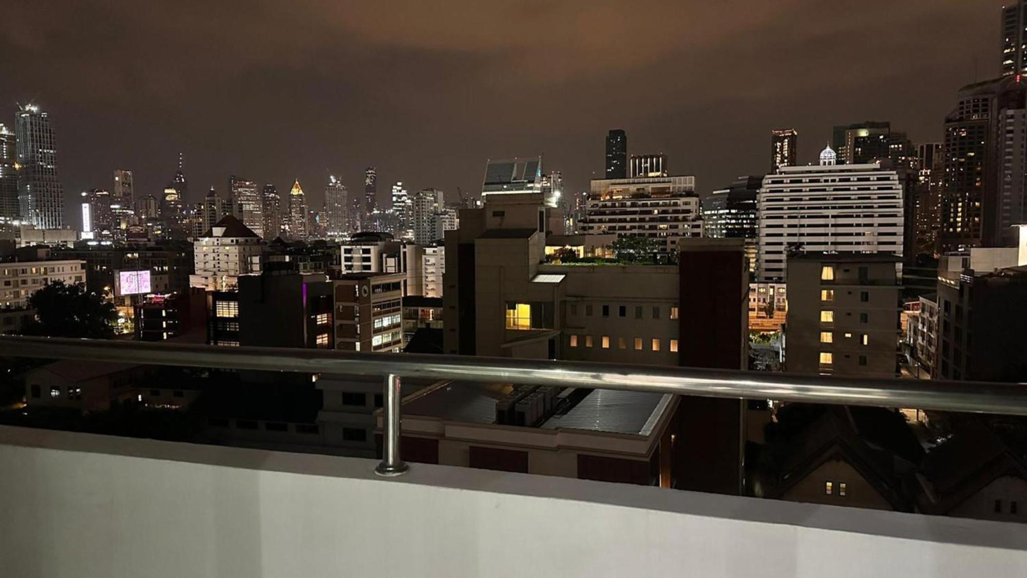 Отель Omni Tower Sukhumvit Nana Direct Бангкок Экстерьер фото