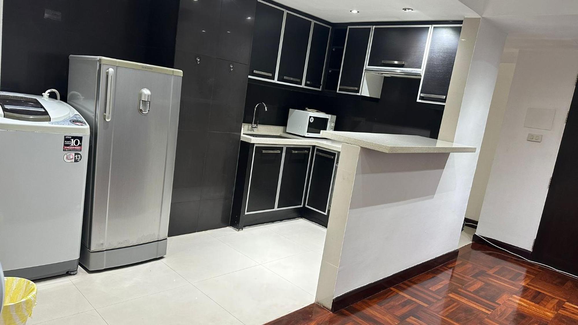 Отель Omni Tower Sukhumvit Nana Direct Бангкок Экстерьер фото