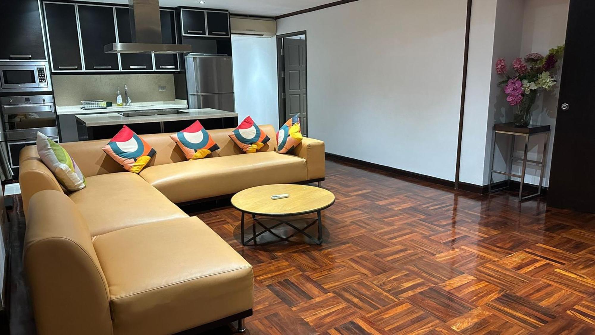 Отель Omni Tower Sukhumvit Nana Direct Бангкок Экстерьер фото