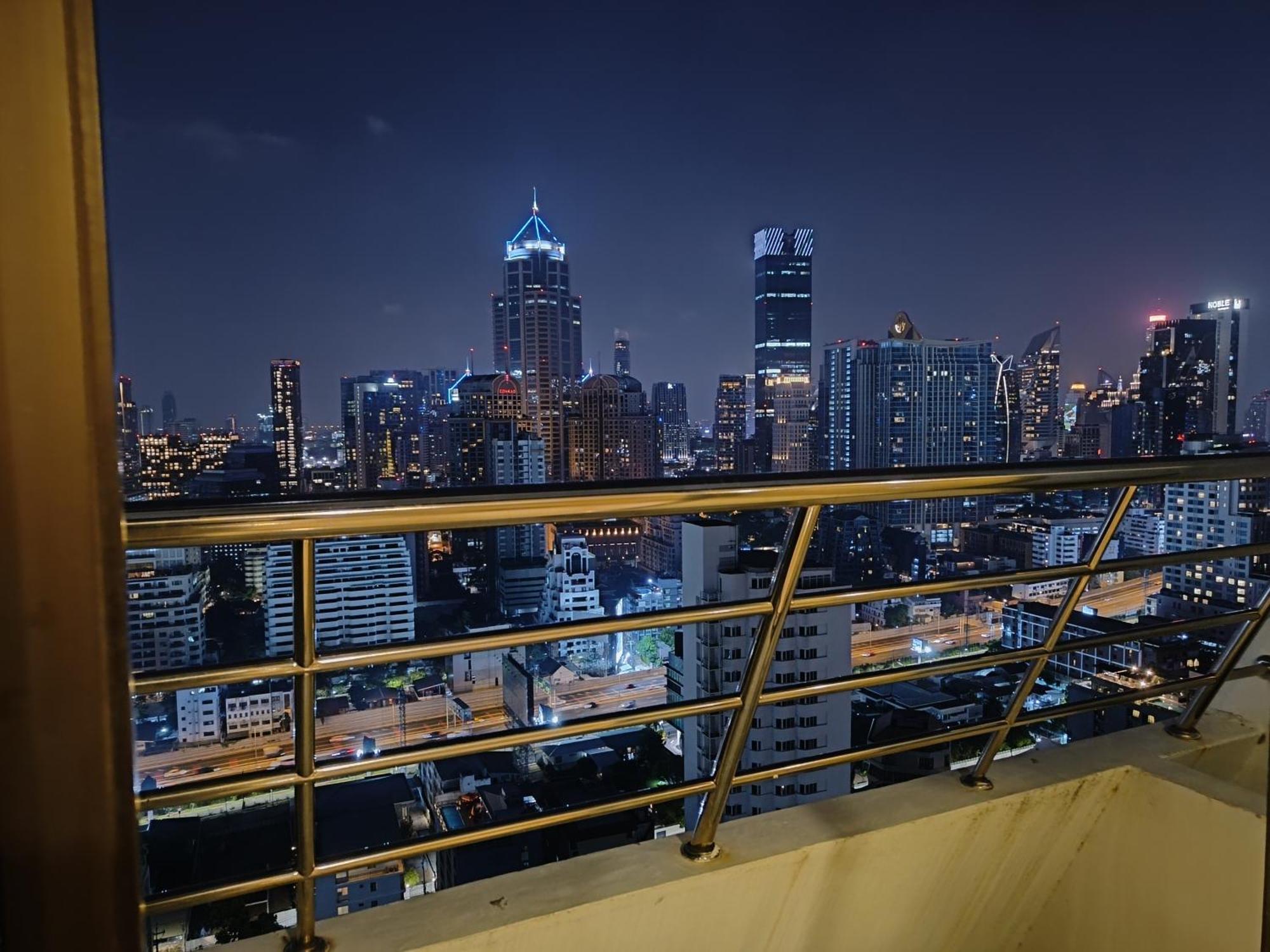 Отель Omni Tower Sukhumvit Nana Direct Бангкок Экстерьер фото