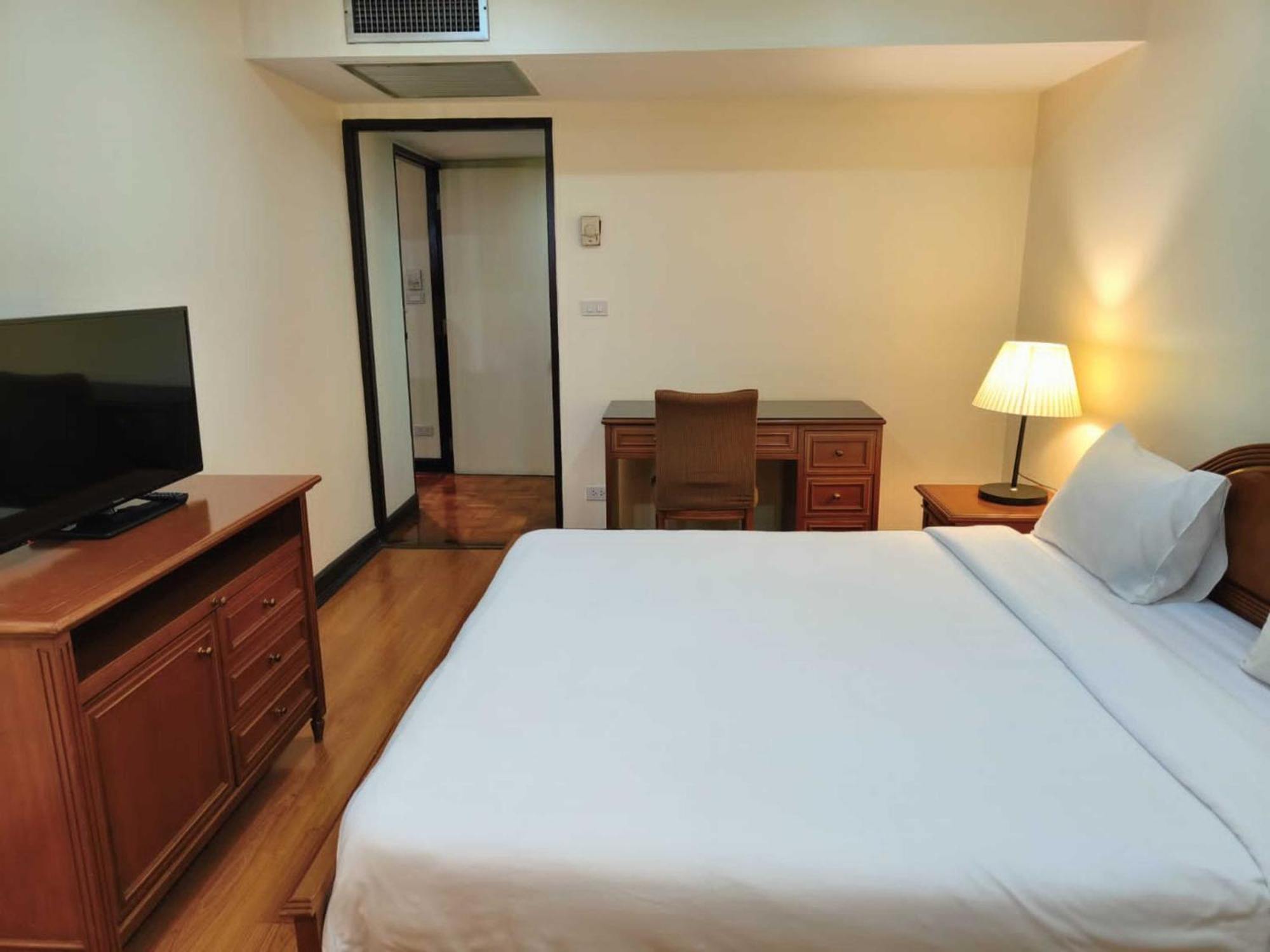Отель Omni Tower Sukhumvit Nana Direct Бангкок Экстерьер фото
