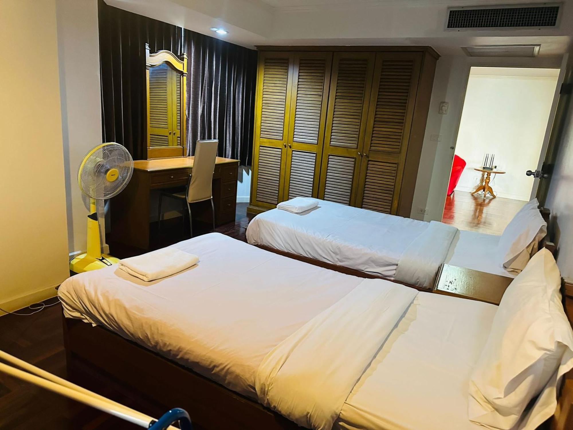 Отель Omni Tower Sukhumvit Nana Direct Бангкок Экстерьер фото