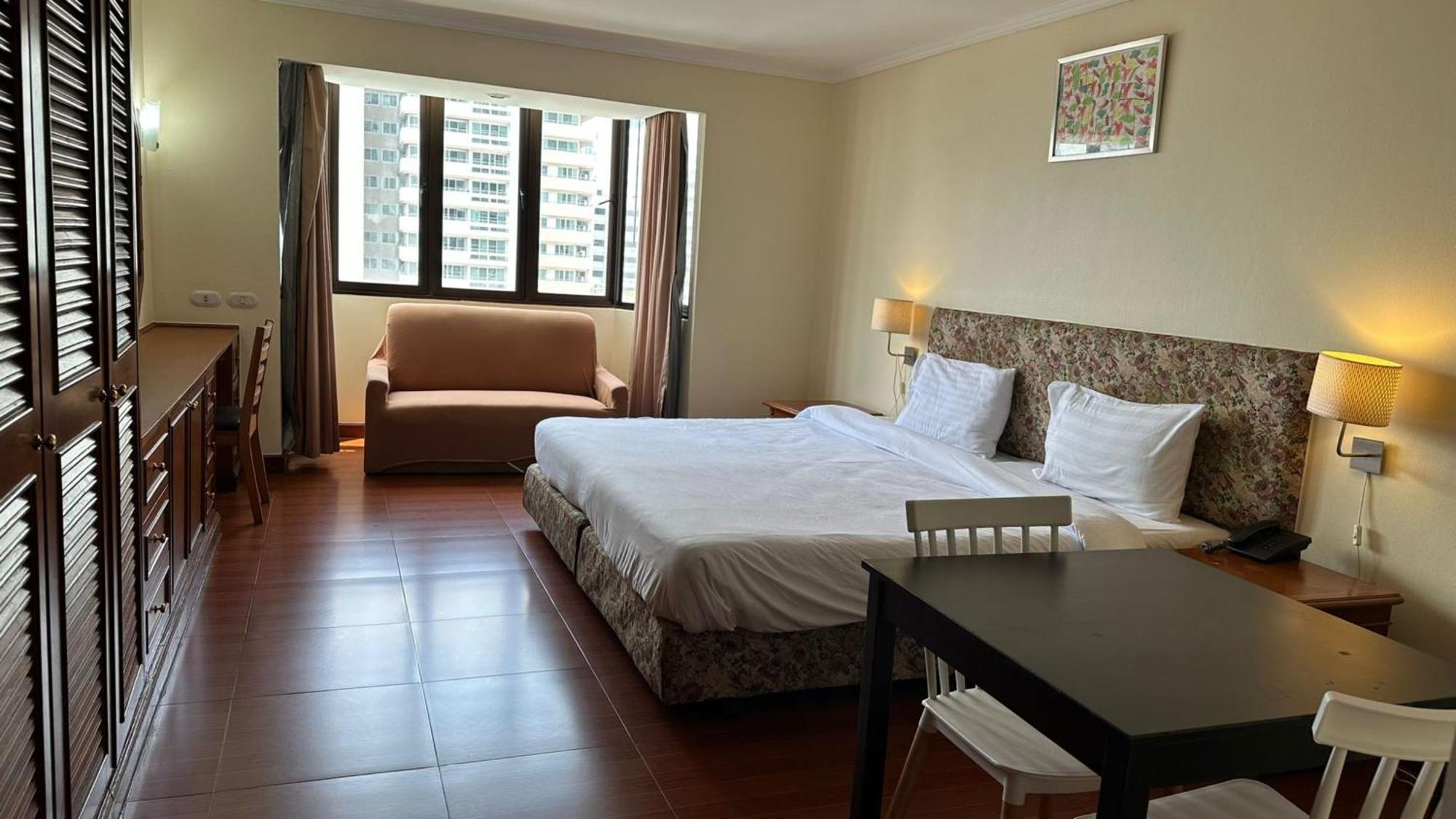 Отель Omni Tower Sukhumvit Nana Direct Бангкок Экстерьер фото