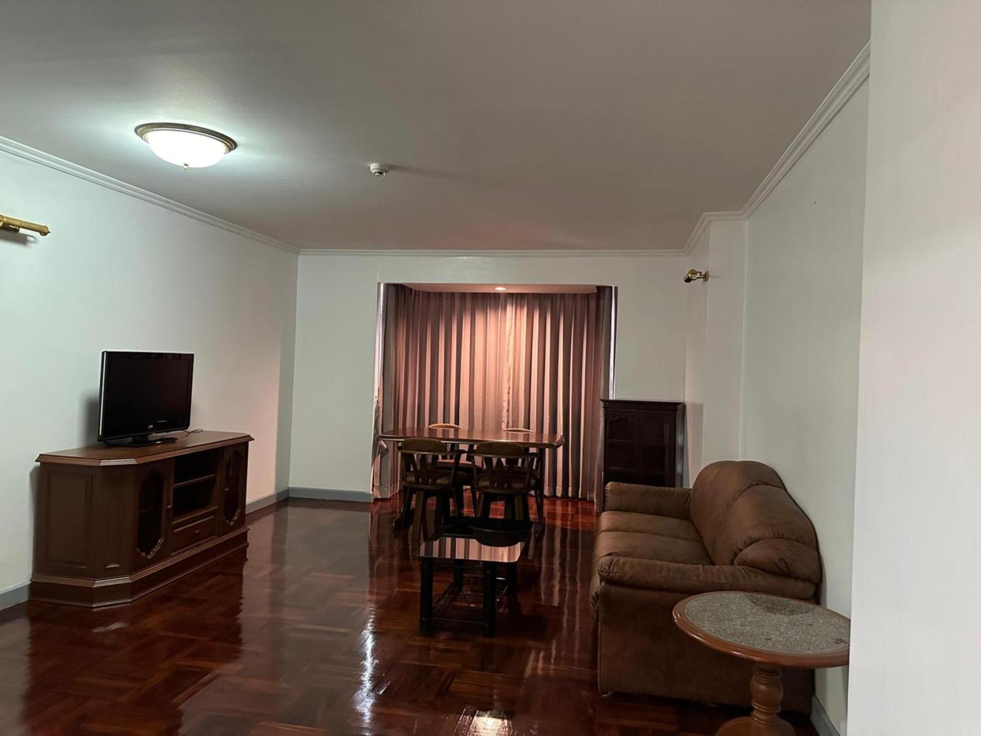 Отель Omni Tower Sukhumvit Nana Direct Бангкок Экстерьер фото