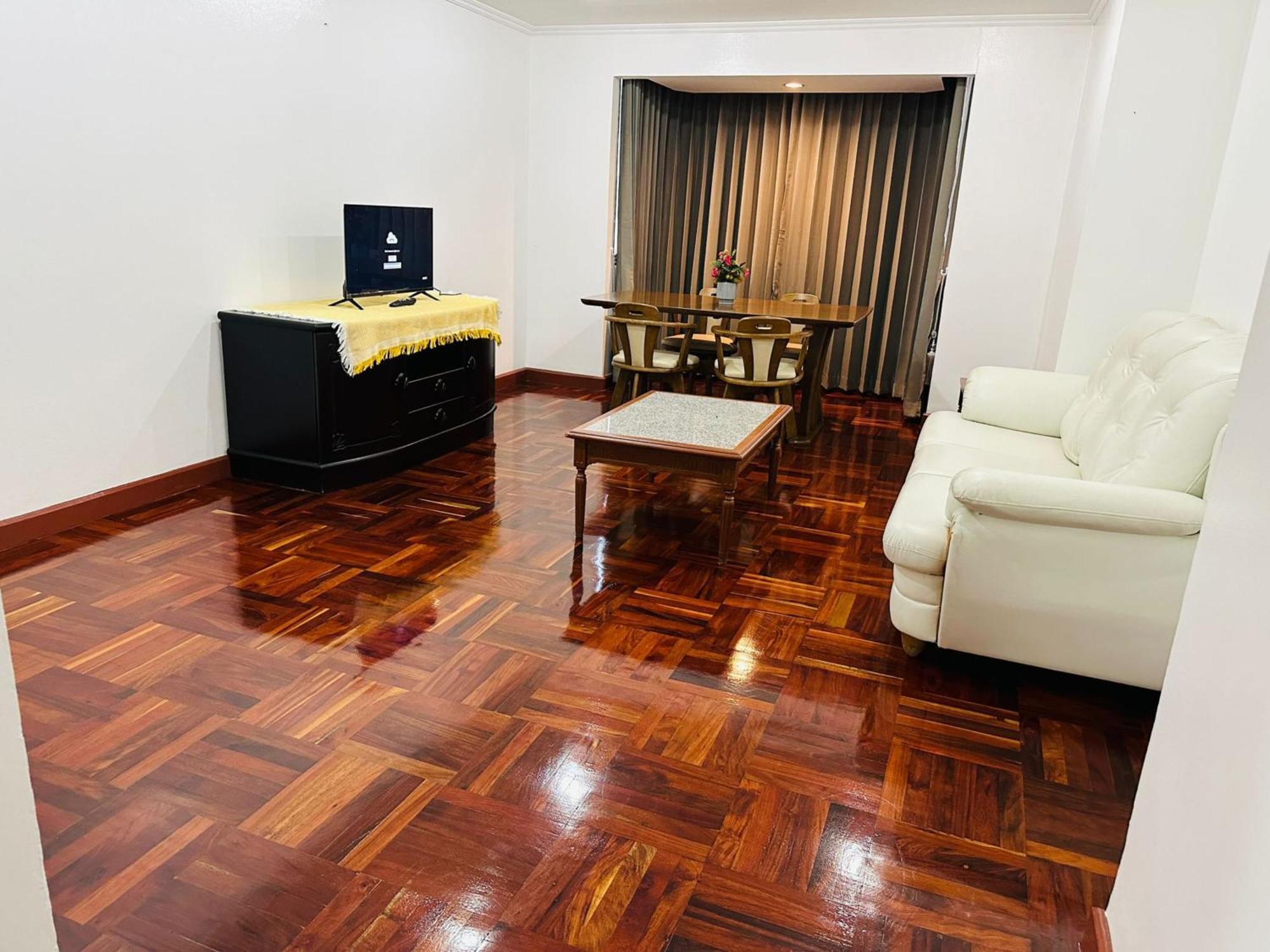 Отель Omni Tower Sukhumvit Nana Direct Бангкок Экстерьер фото
