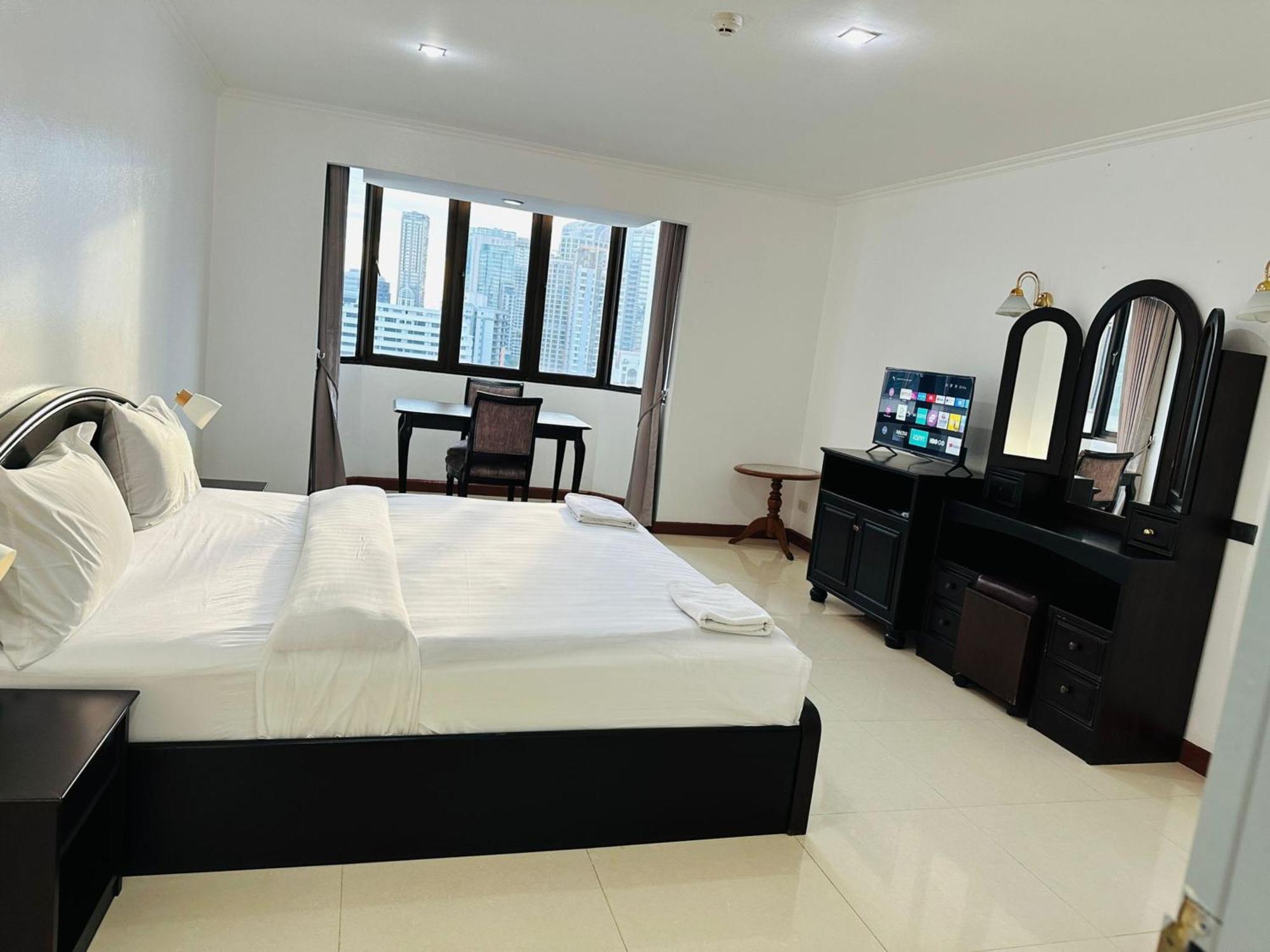 Отель Omni Tower Sukhumvit Nana Direct Бангкок Экстерьер фото
