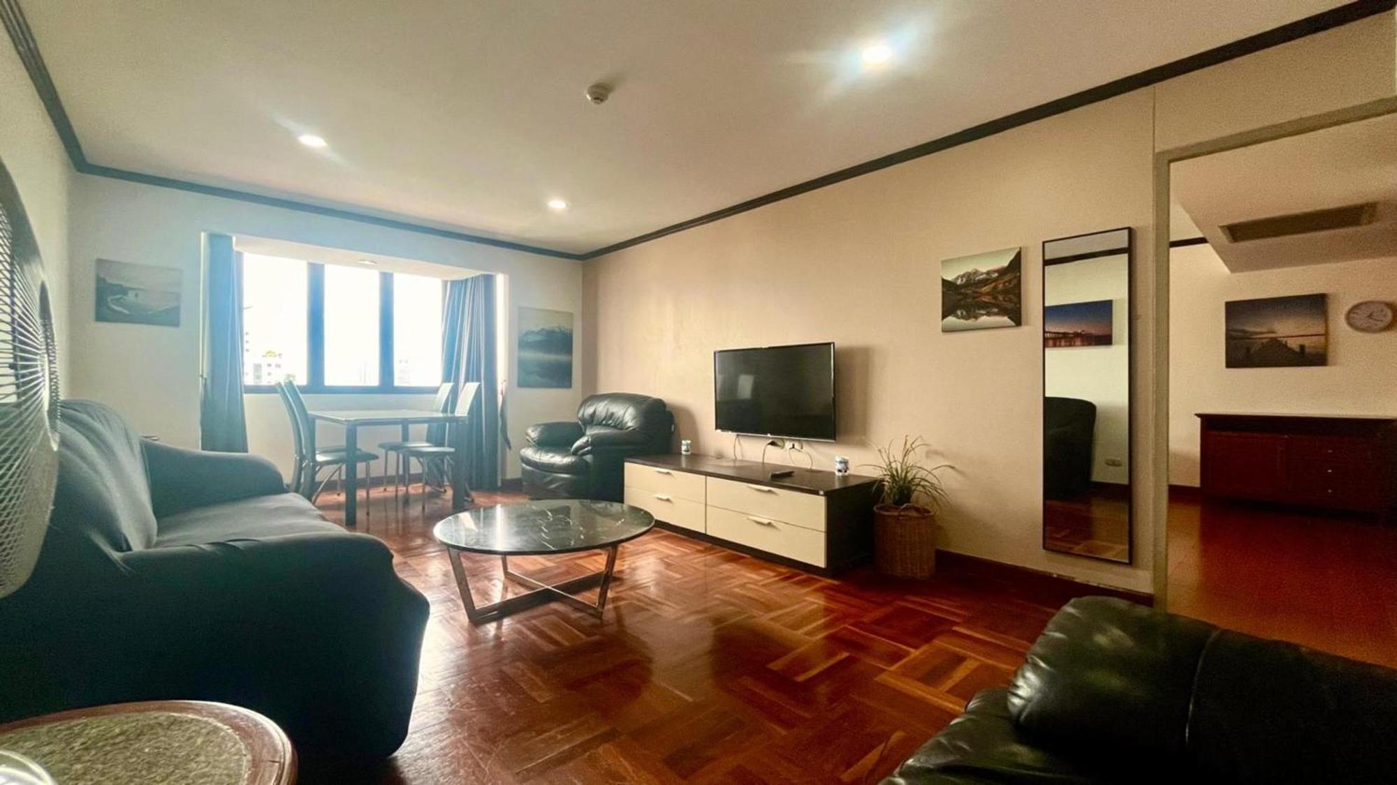 Отель Omni Tower Sukhumvit Nana Direct Бангкок Экстерьер фото