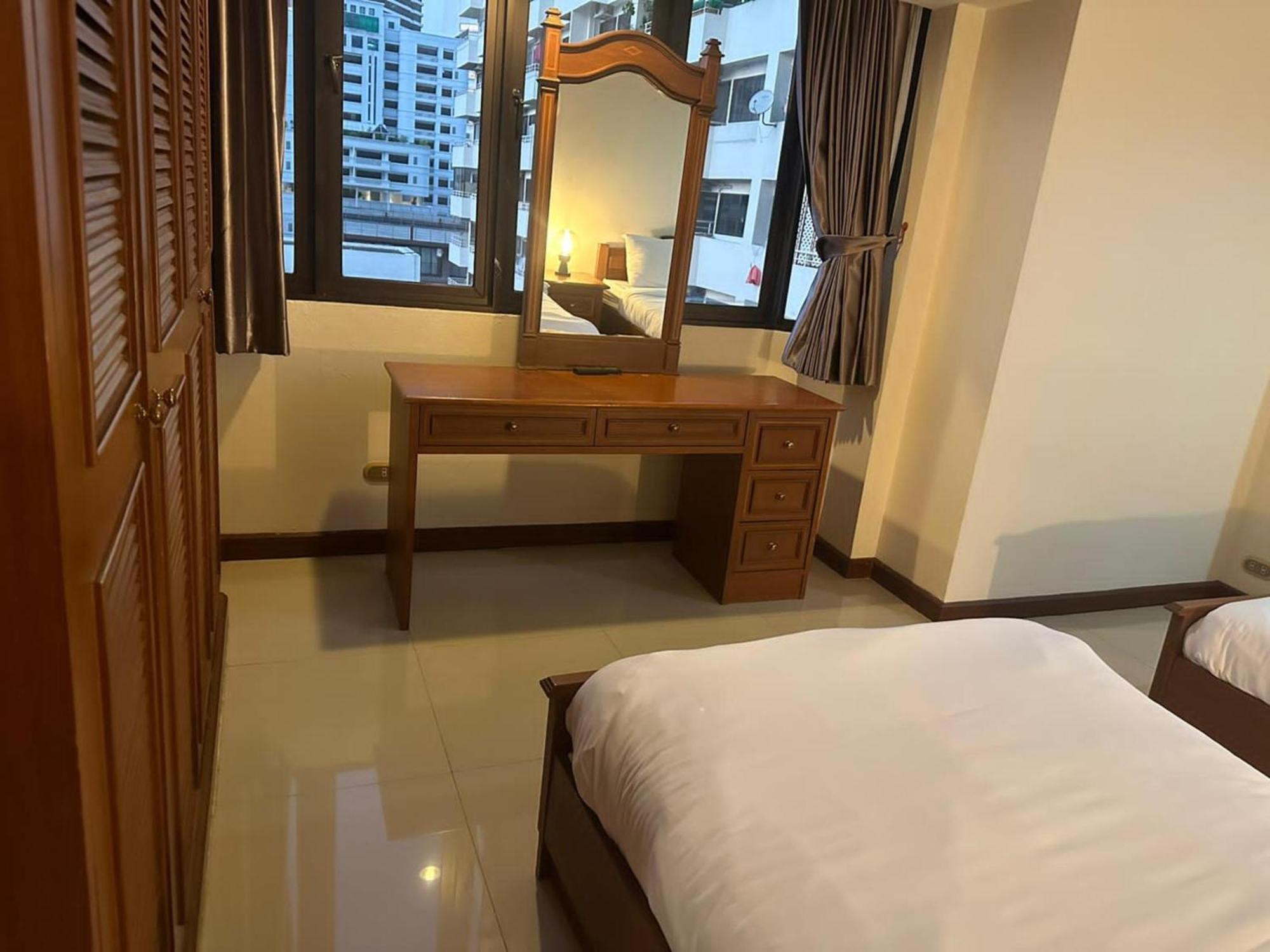 Отель Omni Tower Sukhumvit Nana Direct Бангкок Экстерьер фото